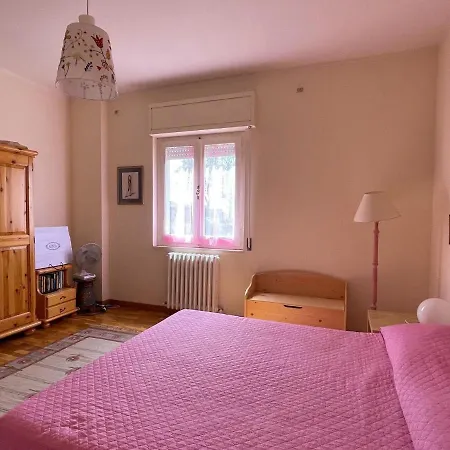 Nyaraló Spacious In With Garden